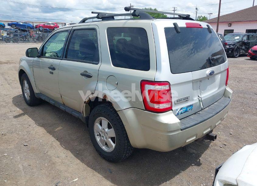 Photo 3 of 2011 Ford Escape XLT (VIN 1FMCU9D72BKA46994)