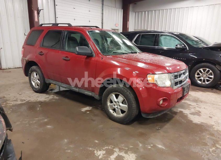 2010 Ford Escape XLT (VIN 1FMCU9D73AKC73951) main photo