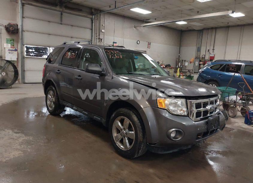 2011 Ford Escape XLT (VIN 1FMCU9D73BKB81871) main photo