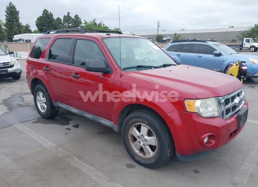 2011 Ford Escape XLT (VIN 1FMCU9D73BKC07742) main photo