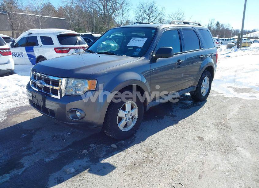 Photo 2 of 2010 Ford Escape XLT (VIN 1FMCU9D74AKA52326)