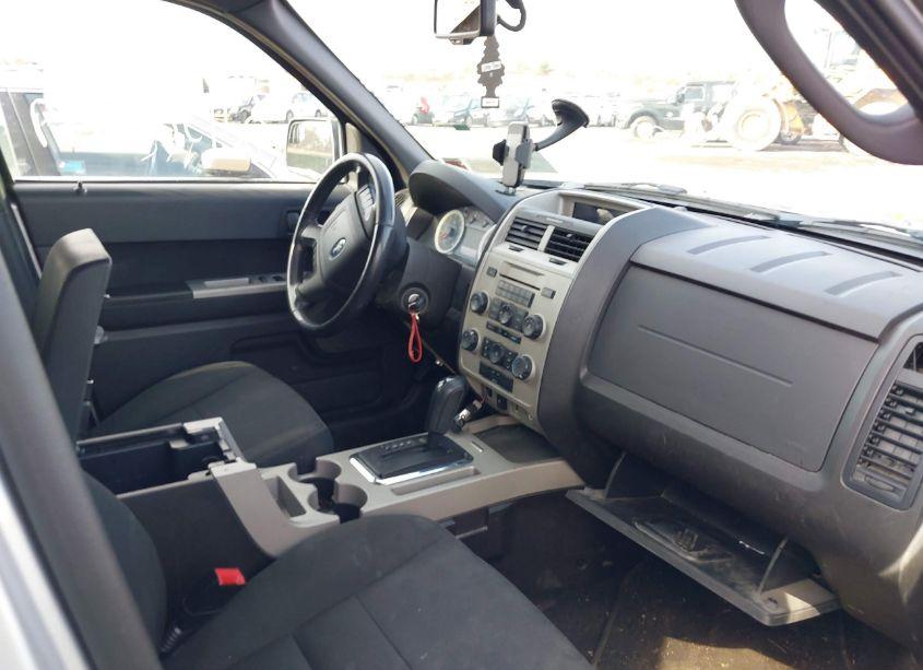 Photo 5 of 2010 Ford Escape XLT (VIN 1FMCU9D74AKA88307)