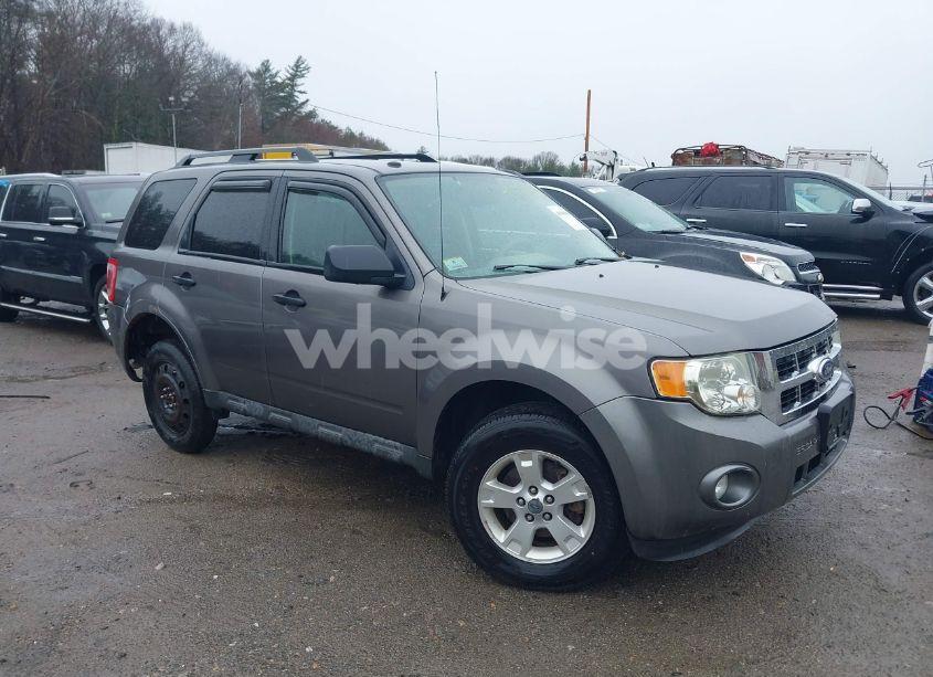 2010 Ford Escape XLT (VIN 1FMCU9D74AKB00651) main photo