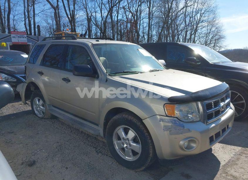 2010 Ford Escape XLT (VIN 1FMCU9D74AKB96426) main photo