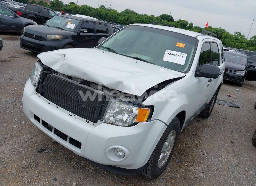 Photo 2 of 2011 Ford Escape XLT (VIN 1FMCU9D74BKC11251)