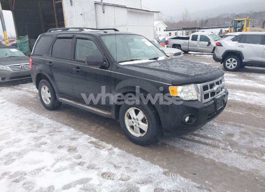 2010 Ford Escape XLT (VIN 1FMCU9D75AKD44003) main photo