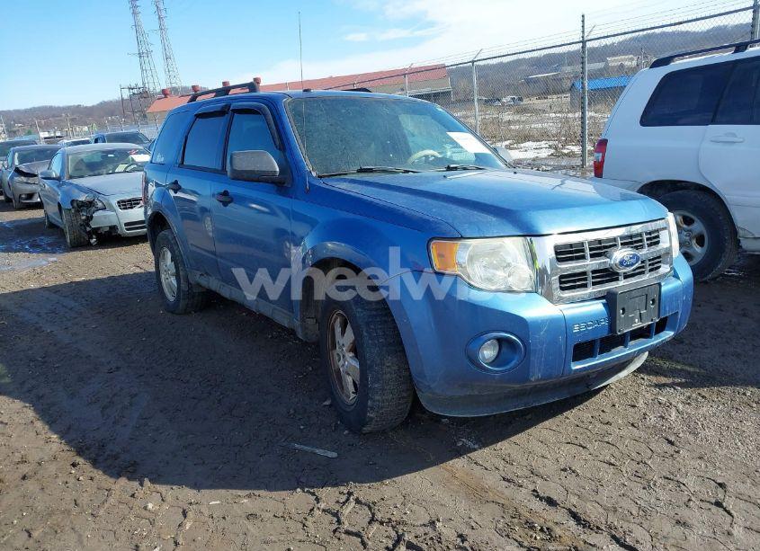2010 Ford Escape XLT (VIN 1FMCU9D76AKA92925) main photo