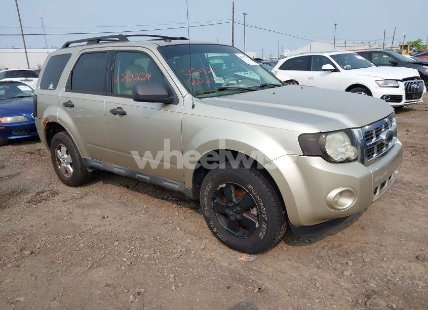 2010 Ford Escape XLT (VIN 1FMCU9D76AKB77506) main photo