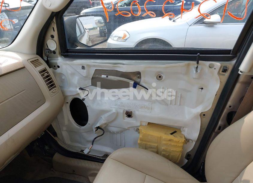 Photo 13 of 2010 Ford Escape XLT (VIN 1FMCU9D76AKB77506)