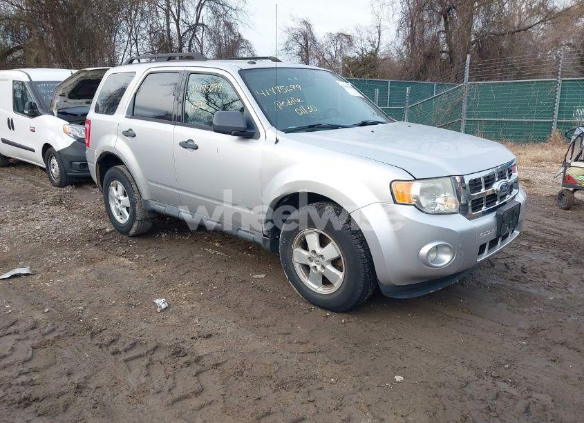 2010 Ford Escape XLT (VIN 1FMCU9D76AKC75581) main photo