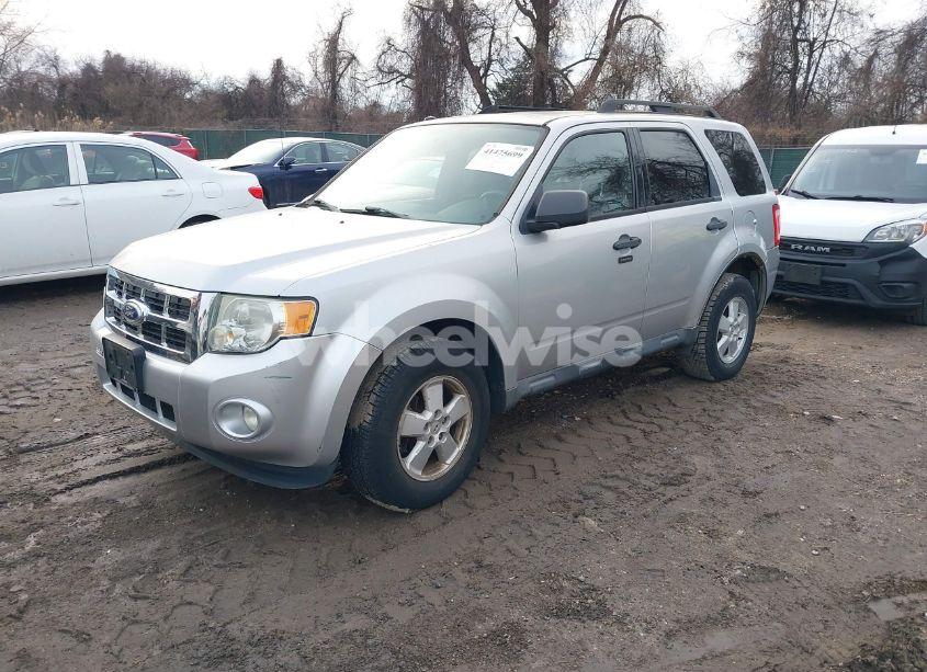 Photo 2 of 2010 Ford Escape XLT (VIN 1FMCU9D76AKC75581)