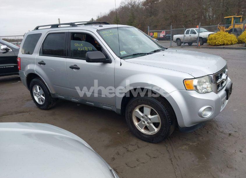 2011 Ford Escape XLT (VIN 1FMCU9D76BKA02707) main photo