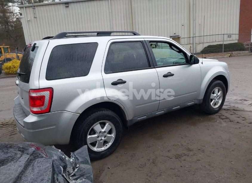 Photo 4 of 2011 Ford Escape XLT (VIN 1FMCU9D76BKA02707)