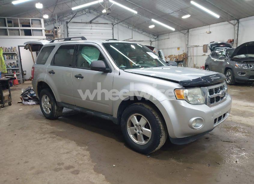 2011 Ford Escape XLT (VIN 1FMCU9D76BKB71349) main photo