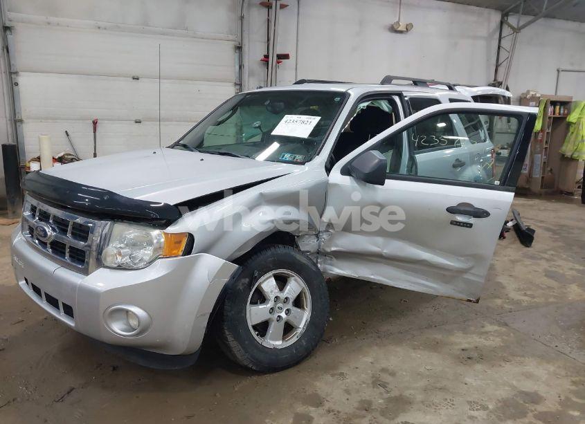 Photo 2 of 2011 Ford Escape XLT (VIN 1FMCU9D76BKB71349)