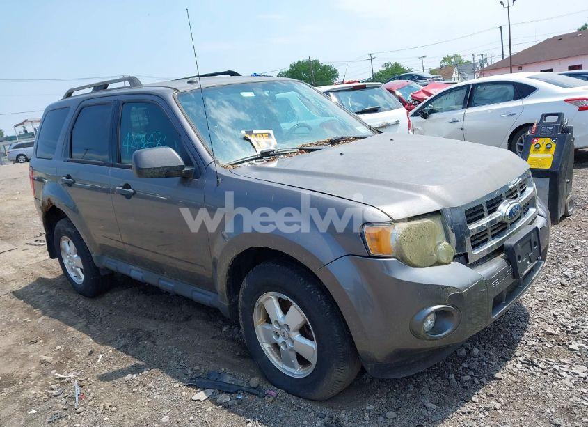 2012 Ford Escape XLT (VIN 1FMCU9D76CKB01240) main photo