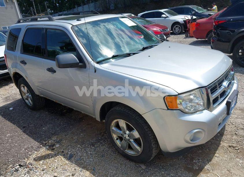 2012 Ford Escape XLT (VIN 1FMCU9D76CKC62526) main photo