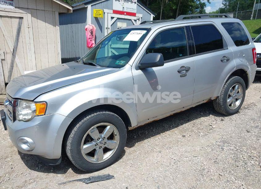 Photo 2 of 2012 Ford Escape XLT (VIN 1FMCU9D76CKC62526)