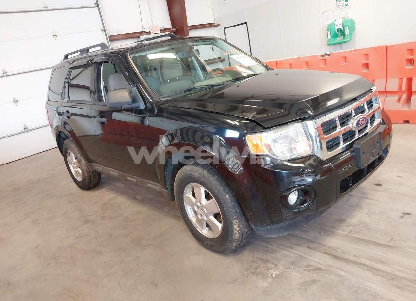 2010 Ford Escape XLT (VIN 1FMCU9D77AKC13493) main photo