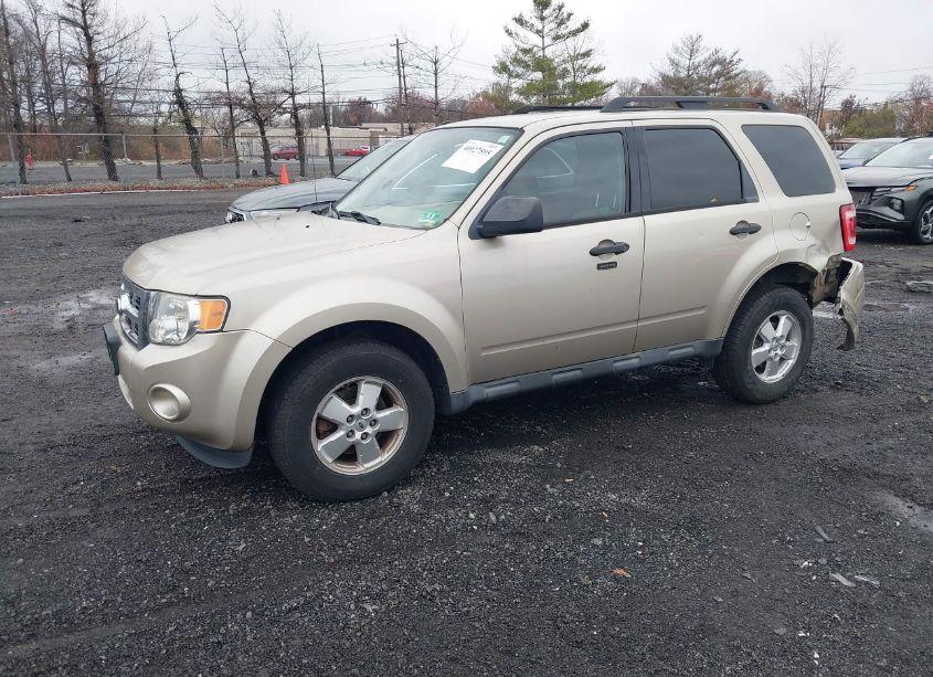 Photo 2 of 2010 Ford Escape XLT (VIN 1FMCU9D77AKC48776)