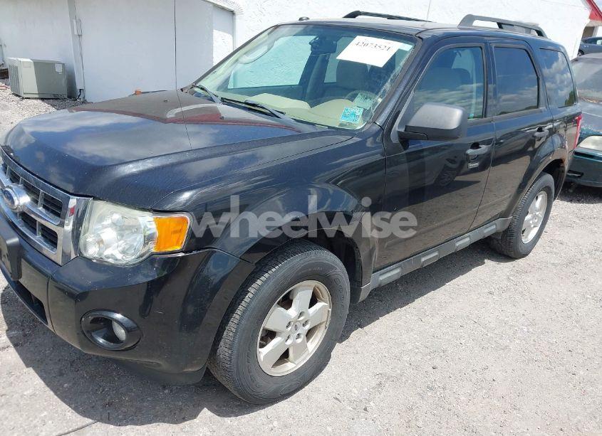 Photo 2 of 2011 Ford Escape XLT (VIN 1FMCU9D77BKA45274)