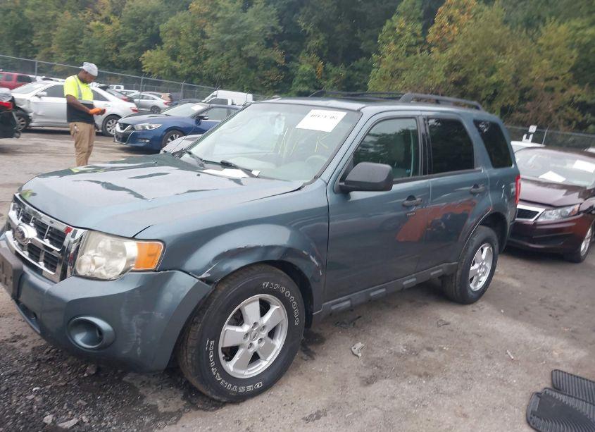 Photo 2 of 2012 Ford Escape XLT (VIN 1FMCU9D77CKC76452)