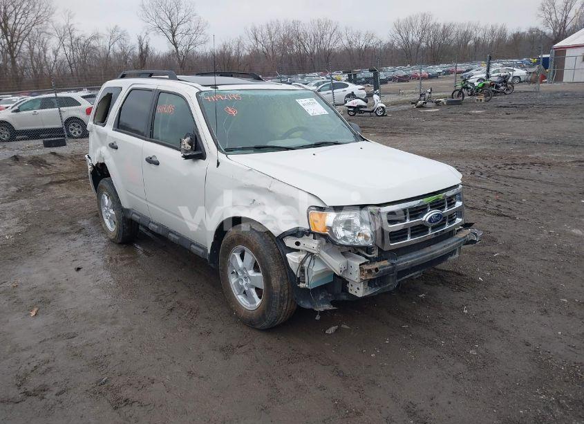 2010 Ford Escape XLT (VIN 1FMCU9D78AKB00605) main photo