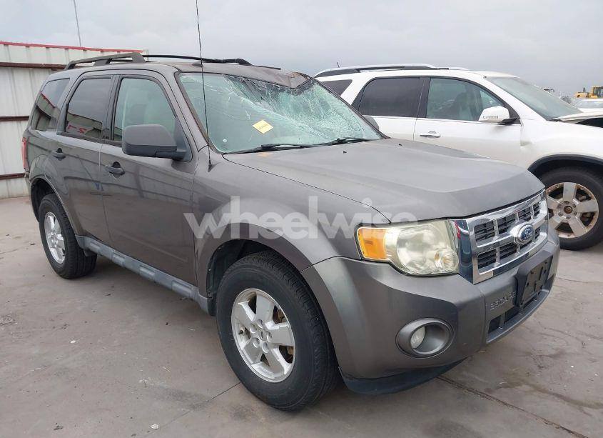 2010 Ford Escape XLT (VIN 1FMCU9D78AKB95229) main photo