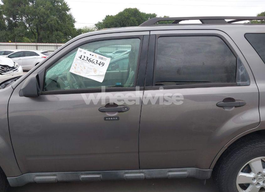 Photo 14 of 2010 Ford Escape XLT (VIN 1FMCU9D78AKB95229)