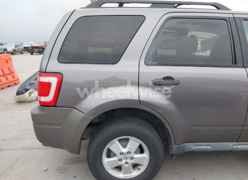 Photo 17 of 2010 Ford Escape XLT (VIN 1FMCU9D78AKB95229)