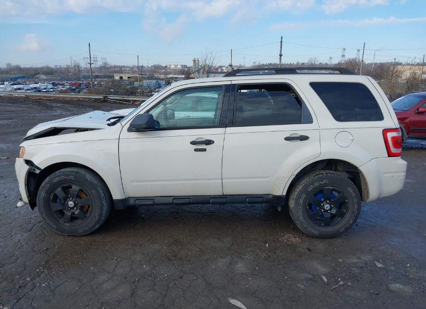 Photo 14 of 2010 Ford Escape XLT (VIN 1FMCU9D78AKC42145)