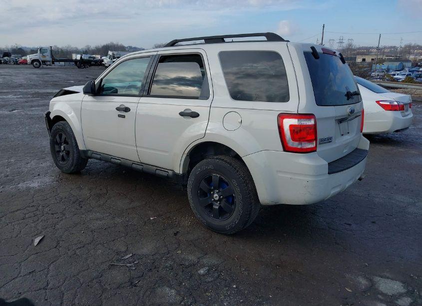 Photo 3 of 2010 Ford Escape XLT (VIN 1FMCU9D78AKC42145)