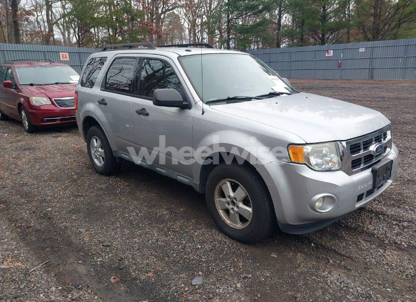 2010 Ford Escape XLT (VIN 1FMCU9D78AKC42565) main photo