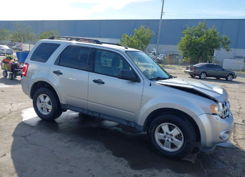 2012 Ford Escape XLT (VIN 1FMCU9D78CKA77877) main photo