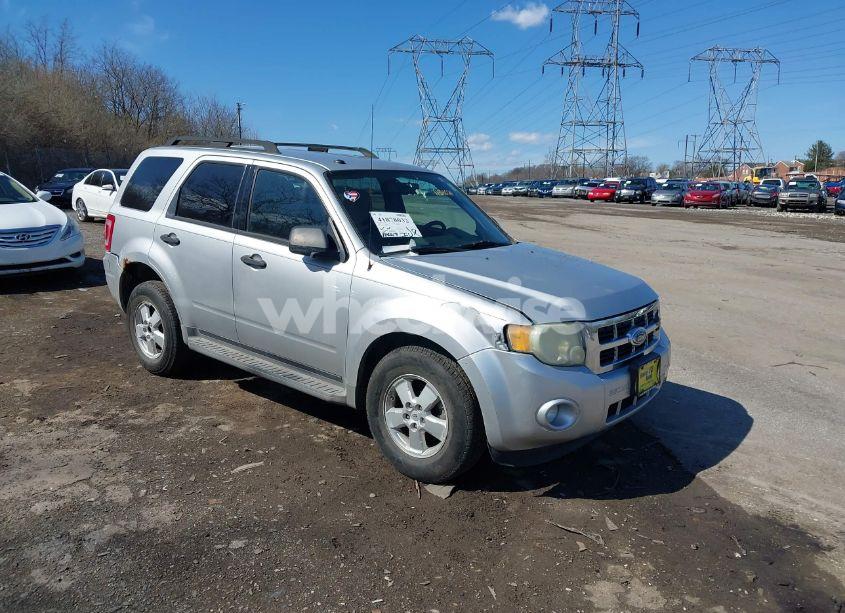 2010 Ford Escape XLT (VIN 1FMCU9D79AKA54024) main photo