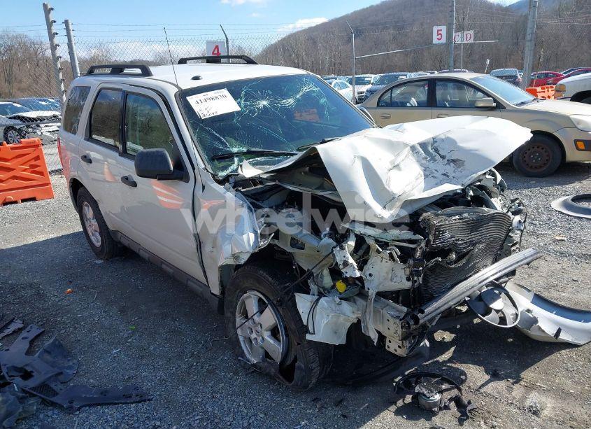 2010 Ford Escape XLT (VIN 1FMCU9D79AKC79110) main photo