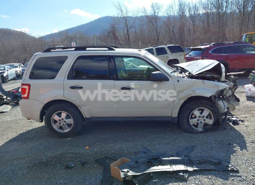 Photo 13 of 2010 Ford Escape XLT (VIN 1FMCU9D79AKC79110)