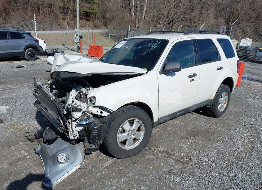Photo 2 of 2010 Ford Escape XLT (VIN 1FMCU9D79AKC79110)