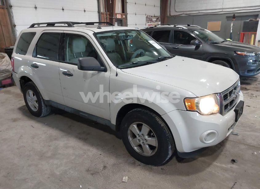 2010 Ford Escape XLT (VIN 1FMCU9D7XAKA35501) main photo