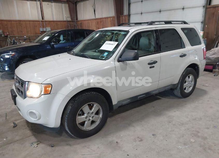 Photo 2 of 2010 Ford Escape XLT (VIN 1FMCU9D7XAKA35501)