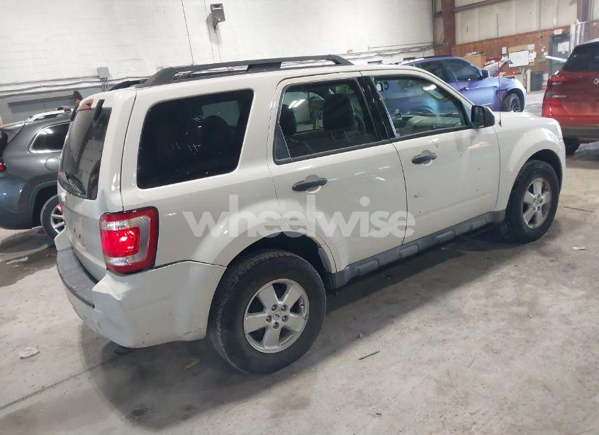 Photo 4 of 2010 Ford Escape XLT (VIN 1FMCU9D7XAKA35501)