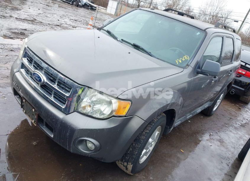 Photo 2 of 2010 Ford Escape XLT (VIN 1FMCU9D7XAKB53404)