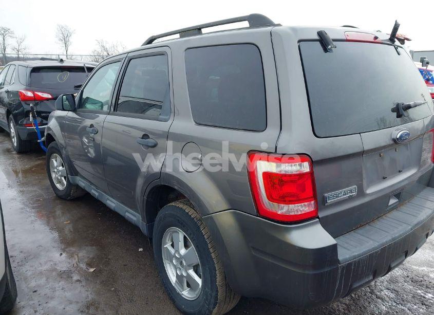 Photo 3 of 2010 Ford Escape XLT (VIN 1FMCU9D7XAKB53404)