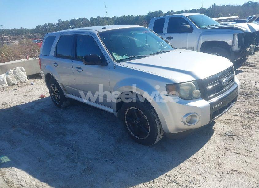 2010 Ford Escape XLT (VIN 1FMCU9D7XAKC58556) main photo