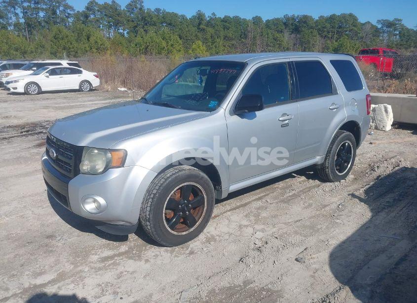 Photo 2 of 2010 Ford Escape XLT (VIN 1FMCU9D7XAKC58556)