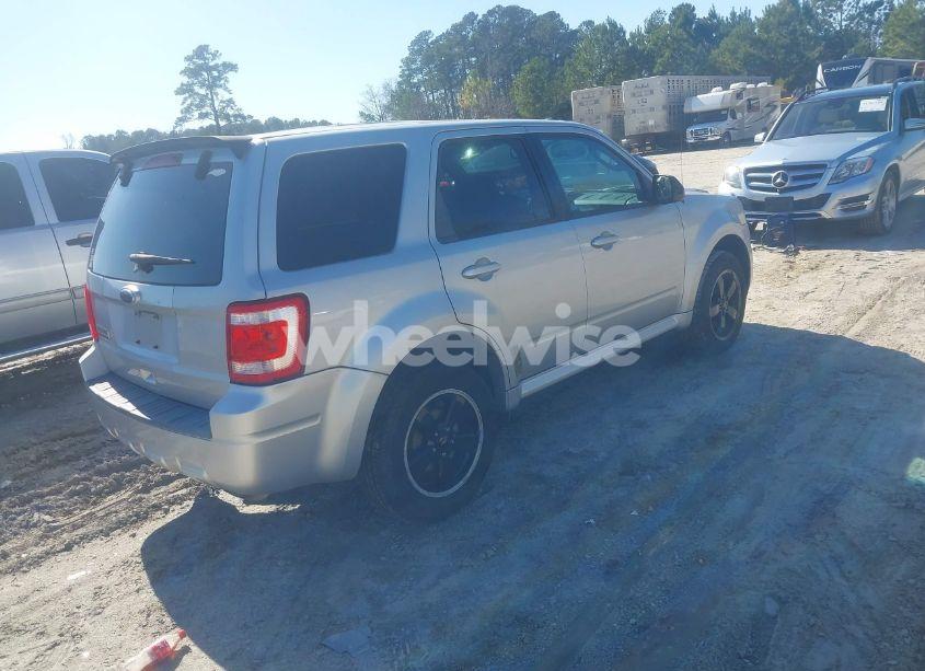 Photo 4 of 2010 Ford Escape XLT (VIN 1FMCU9D7XAKC58556)