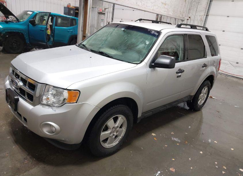 Photo 2 of 2010 Ford Escape XLT (VIN 1FMCU9D7XAKC72425)