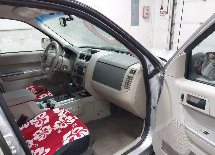 Photo 5 of 2010 Ford Escape XLT (VIN 1FMCU9D7XAKC72425)