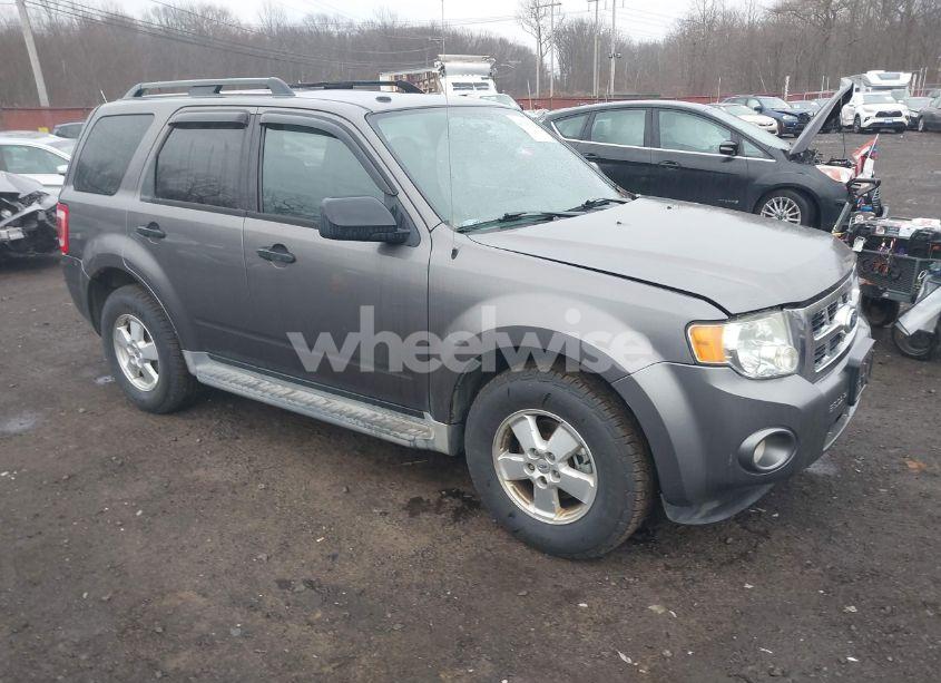 2010 Ford Escape XLT (VIN 1FMCU9D7XAKD07139) main photo