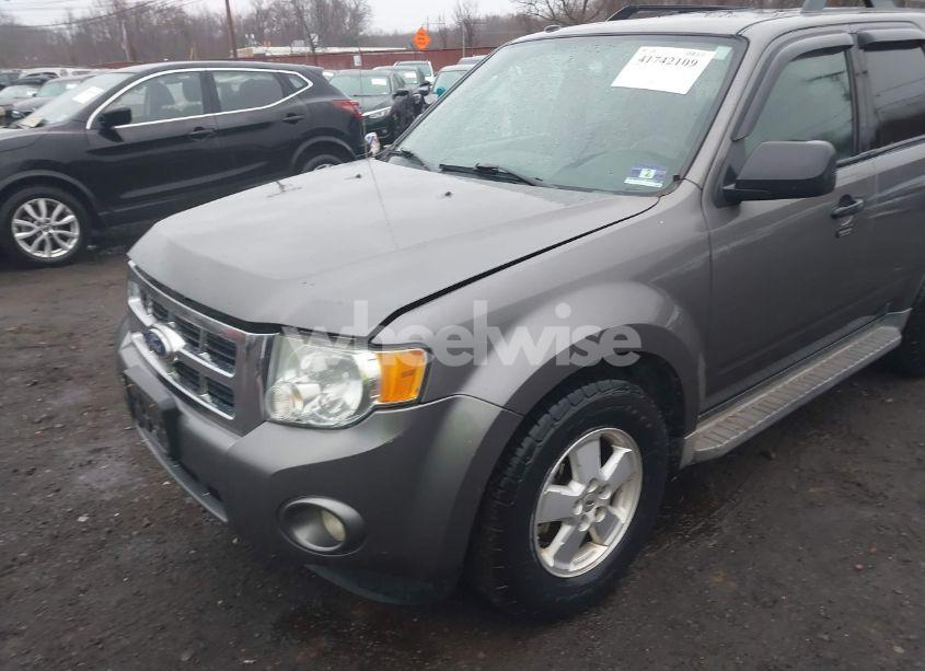 Photo 13 of 2010 Ford Escape XLT (VIN 1FMCU9D7XAKD07139)